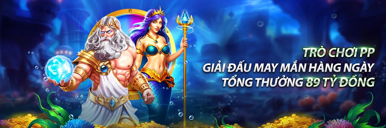 Sân đấu đá gà trực tuyến sôi động với các chiến kê dũng mãnh và logo nhà cái nổi bật